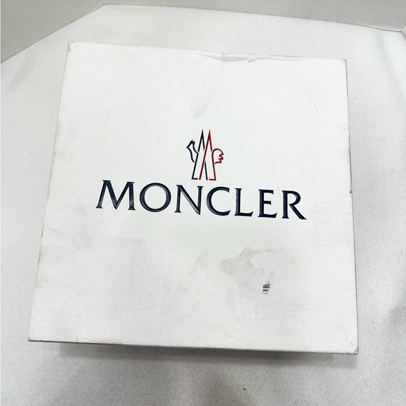 Moncler Authentic Paper Gift Storage Box 13.5 in x 13.5 in (Flawed See Photos) - Picture 2 of 10